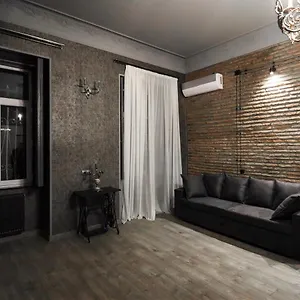 https://old-town-retro-house.alltbilisihotels.com